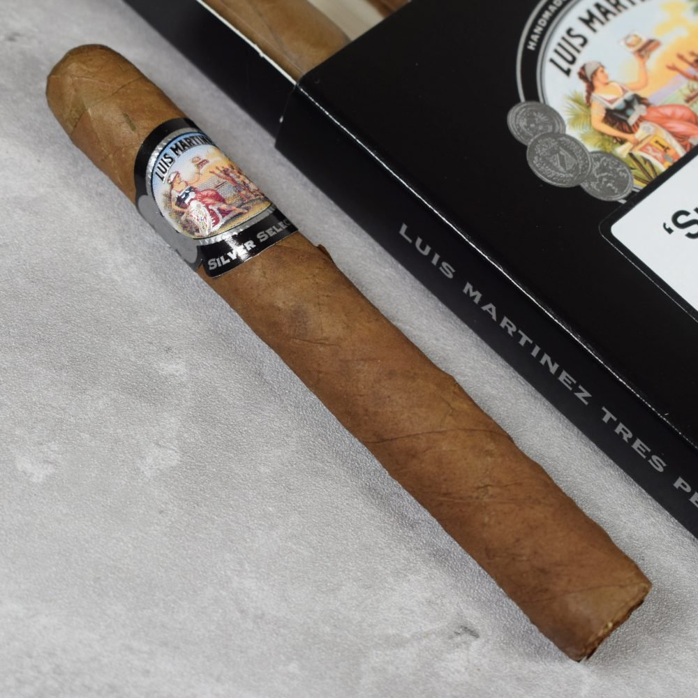 Luis Martinez Tres Petit Corona